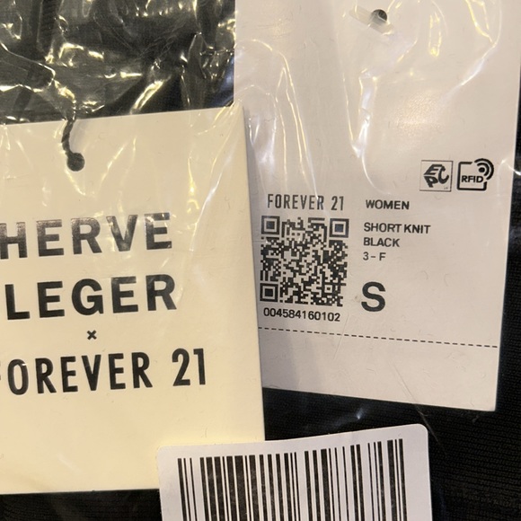 HERVE LEGER x FOREVER 21 | Knit Short in Black - Picture 5 of 5
